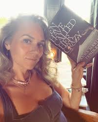 Hilarie Burton Morgan (@hilarieburton) • Фото и видео в Instagram