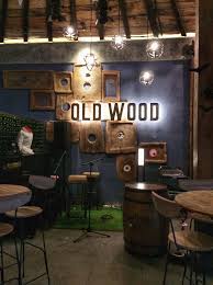 Rekomendasi pertama dari kami adalah cattura espresso yang ada di jalan anjasmoro, surabaya selatan. My Blissful Universe Old Wood Bistro Bar Surabaya