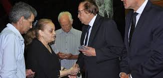 وتوفيت السيدة سناء الحديدي زوجة الفنان عزت العلايلي ووالدة محمود العلايلي رئيس حزب المصريين الأحرار بعد صراع مع المرض، فجر يوم السبت 22 يوليو الجاري. ØµÙˆØ± Ù†Ø¬ÙˆÙ… Ø§Ù„ÙÙ† Ø§Ù„ÙƒØ¨Ø§Ø± ÙŠØ¸Ù‡Ø±ÙˆÙ† Ø¨Ø¹Ø¯ ØºÙŠØ§Ø¨ ÙÙŠ Ø¹Ø²Ø§Ø¡ Ø²ÙˆØ¬Ø© Ø¹Ø²Øª Ø§Ù„Ø¹Ù„Ø§ÙŠÙ„ÙŠ ÙƒÙŠÙ Ø£ØµØ¨Ø­ Ø±Ø´ÙˆØ§Ù† ØªÙˆÙÙŠÙ‚ Ù…Ø¬Ù„Ø© Ù‡ÙŠ