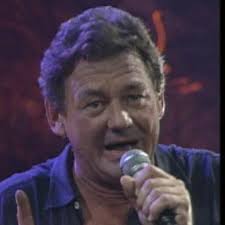 Wolfgang ambros spannt seinen liederbogen über 14 seiner größten hits, allesamt neu aufgenommen mit großem orchester unter . Filmografie Wolfgang Ambros Fernsehserien De