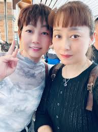 拆穿人多没意思， 心里默默的减分，之后慢慢地疏远，成年人的世界，讨厌一个人没必要翻脸，而是不动声色的淘汰，在心里划清界限，是规则也是礼貌。