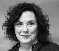 Julia Hedges's Instagram, Twitter & Facebook