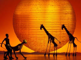 Seither läuft der spielbetrieb seite an seite mit der musicalstätte theater im hafen, in dem seit 2001 der könig der löwen aufgeführt wird. Musical Konig Der Lowen London Mydays