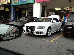 Cuma ada sesetengah kereta sahaja yang menggunakannya di belakang. Foto Kereta Audi Plat Unik Milik Tasha Shilla