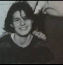 Late summer 1978. I'm almost 11yo. I sit