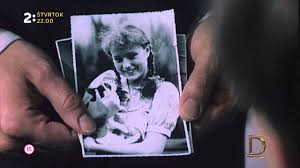 In 1944, in dresden, a young czech sailor plans to steal a shipment of tobacco and sell it by himself. Oznamuje Se Laskam Vasim