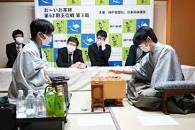 Jun 28, 2021 · 第62期王位戦七番勝負（新聞三社連合主催）で、藤井聡太王位（18）=棋聖と合わせ二冠=は豊島将之竜王（31）=叡王と合わせ二冠=の挑戦を受ける。 Lg5p6u Yxahqlm