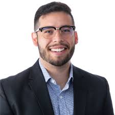 I work with hundreds of undergrad job seekers every week—mostly Gen Z—and  this past week 𝘢𝘭𝘰𝘯𝘦, I've heard some variation of the same complaint  well over 20 times: