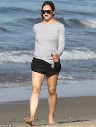 Check out the latest pictures, photos and images of jennifer garner from 2020. Jennifer Garner Enjoys Beach Stroll During Malibu Staycation Daily Mail Online