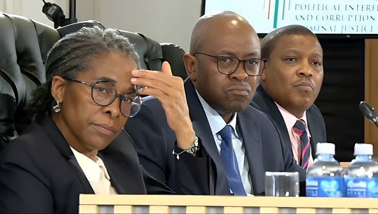 Grabbers, eavesdropping tech link Msibi, Motsumi and Sergeant Nkosi - Inside Politics