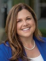 Donna Farthing's Instagram, Twitter & Facebook