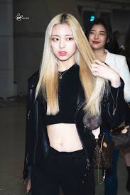Itzy Yuna 191024 Incheon Airport To Vietnam Coreana Fandom Bailarina