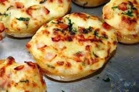 1 hilacha de queso queso de cheddar muy desmigado. Patatas Rellenas De Bacon