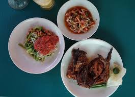 Masalahnya, takjilan saat buka puasa biasanya menyajikan pisang bersama kuah santan yang tinggi kalori dan lemak. Aneka Kuliner Khas Lombok Untuk Menu Berbuka Puasa