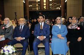 İsmail saymaz evlendi eşi şeyda sayar kimdir bakın ne iş yapıyor kanala abone olmak için: O Xrhsths Ismail Saymaz Sto Twitter Saadet Partisi Genel Baskani Temel Karamollaoglu Nun Sonradan Musluman Olan Ingiliz Esi Ayse Hanim Ilk Kez Kamera Karsisina Cikmis Ve Temel Beyle Iftara Katilmis Iste Cok Merak