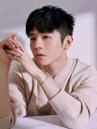 超迷人！Ian陳卓賢@MIRROR優雅演繹Chaumet珠寶：「Bee Myself」