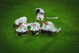 148 likes 0 comments zamalek sporting club za ma lek on instagram قال رسول الله صلى عليه وسلم من قرأ سورة الكهف يوم الجمعة أضاء له من النور ما بين ا