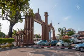 Pintu gerbang itu terletak di kawasan monumen sejarah seperti masjid muhammadi, kampung kraftangan, istana jahar, istana balai besar, bank kerapu, muzium islam dan bank pitis. Pintu Gerbang Atau Mercutanda Negeri Kelantan Stock Photo Picture And Royalty Free Image Image 45331075