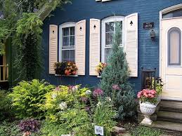 A wealthy matriarch tries to maintain her family's facade of perfection after her husband's mistress exposes their dirty secrets. Pin By Klaus Hoffmann On My Style English Garden Style Garden Design Garden Front Of House