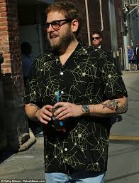 Jonah talks about his many new tattoos, running into jimmy and tony romo when he was at a restaurant with friends, and oscar talk around his new movie. Jonah Hill Shows Off New Tattoo Arriving At Jimmy Kimmel Live Studios Daily Mail Online