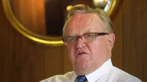 Martti Ahtisaari antoi osan presidentinpalkastaan työttömille