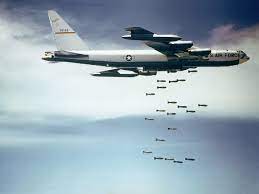File Boeing B 52 Dropping Bombs Jpg Wikimedia Commons