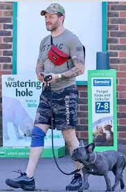 just jared com 20 05 2020 tomhardy alcapone fonzo venom alfiesolomon peakyblinders christmascarol tom hardy hot tom hardy alfie solomons