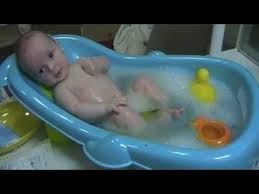 Accommodate your baby's bathing needs from newborn to toddler stage with this versatile bath center. Newborn Baby Bath Tub Price Newborn Baby