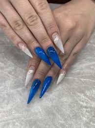 Treasure island we're in love with these glamorous nails, with teal and blue sparkles that shimmer in the light. Jellynails Nike Stilettonails Blue White Ombre Acrylicnails Jelly Nails Nails Inspiration Bling Nails