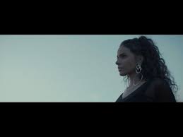 La veste encuir ballon de basket ball oversize de shy'm (shy'm) dans la chanson challenge. Shy M Ensemble Clip Officiel Youtube