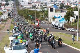 Presidente participa de nova motociata no sul do país com apoiadores gerando aglomeração em meio ao maior índice de casos do coronavírus no brasil desde o começo da. 5b1cw84v3am1 M
