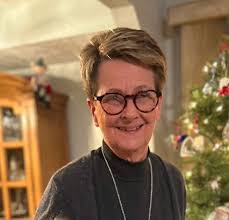 Cara Eccleston's Instagram, Twitter & Facebook