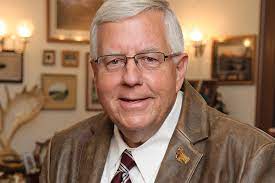 1 day ago · mike enzi, the former wyoming s enator, died monday after sustaining serious injuries in a recent bicycle accident near his home in gillette, wyoming. Former Wyoming Senator Mike Enzi Life Flighted