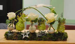 Une large gamme d'arrangements de noël originaux créés avec passion et talent par nos artisans fleuristes. Composition Florale Pour Noel Le Blog De Famillesruraleschailland Over Blog Com Art Floral Noel Fleur De Noel Deco Floral