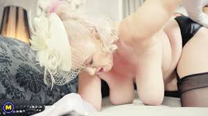 emekli aylığını jigoloya veren yaşlı kadın karşılığını aldı — SfxPorn
