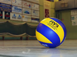 Cada punto se inicia de esta forma, con un saque desde la línea de fondo, que es la más alejada a la red. Te Gusta El Voley Descubre Los Tipos De Saques Basicos En El Voleibol