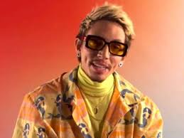 Ruxell lança novo EP "Tropical Baile" e clipe de "Deusa"