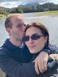 An afternoon of fun and relaxing at the lake with brats in buns for dinner.  Had the Kiwi Camping Savana shelter up and the Go Camp NZ kitchen unit  keeping everything organized. |