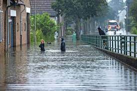 Ook de brandweer van lommel kreeg ruim dertig oproepen binnen voor wateroverlast. Tesub5dchphzlm