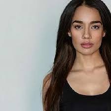 Maura Peters's Instagram, Twitter & Facebook