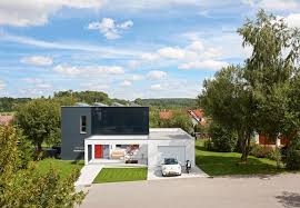 Die moderne graue holzfassade setzt das haus dabei besonders in szene. Schworer Musterhaus In Auggen Schworerhaus