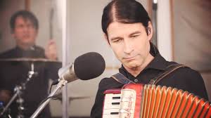 Ioan gyuri pascu tara arde by kofaness. Cum Ii Merge Mintea Textierului Florin Dumitrescu Si Tara Te Vrea Prost Telefonul Nu Mai Suna Dac Ai Sti Pentru Sarmalele Reci Si Directia Av A Hotnews Mobile