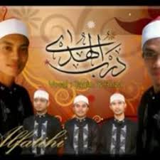 Berikut kutipan lirik lagunya darbul hudâ darbî wahabtuhu qolbî jalan petunjuk adalah jalanku dan aku memberikan hatiku padanya.. Darbul Huda Lyrics And Music By Reza Takim Alfatihi Arranged By Afan Ae