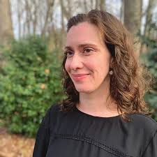 PRESIDENT'S COLUMN LACE UP YOUR TRAVELLING SHOES, OLLI MEMBERS, IT'S TIME  TO HIT THE ROAD AGAIN