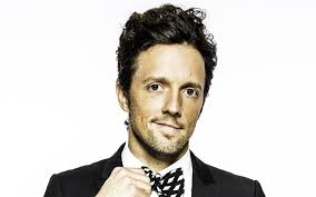 Download Wallpapers Jason Mraz American Singer 4k Smile Portrait Photoshoot Besthqwallpapers Com Jason Mraz Portrait Photoshoot