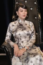 Danh ca nguyễn hưng ấn tượng trước cơ ngơi rộng lớn. Ly Nha Ká»³ Tá»± Nháº­n Minh Ghen Ä'áº¿n HÆ¡i Thá»Ÿ Cá»§a NgÆ°á»i Ä'an Ong Tuá»•i Tráº» CÆ°á»i