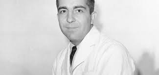 William C. Dement, foi professor emérito de psiquiatria e ciências  comportamentais, um professor renomado no departamento de psiquiatria da  Universidade Stanford, onde fundou o que se acredita ser a primeira clínica  de