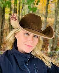 Lorena Duff's Instagram, Twitter & Facebook