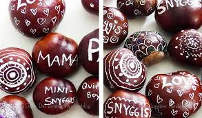 Eine schnecke können sogar jüngere kinder mit kastanien und streichhölzern ohne zündkopf basteln. Wir Bemalen Kastanien Tolle Herbstdeko Snyggis Familienblog