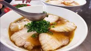 チャーシューメン【飯テロ 賄い】ramen soup topped with slices of roasted pork 叉焼麺 